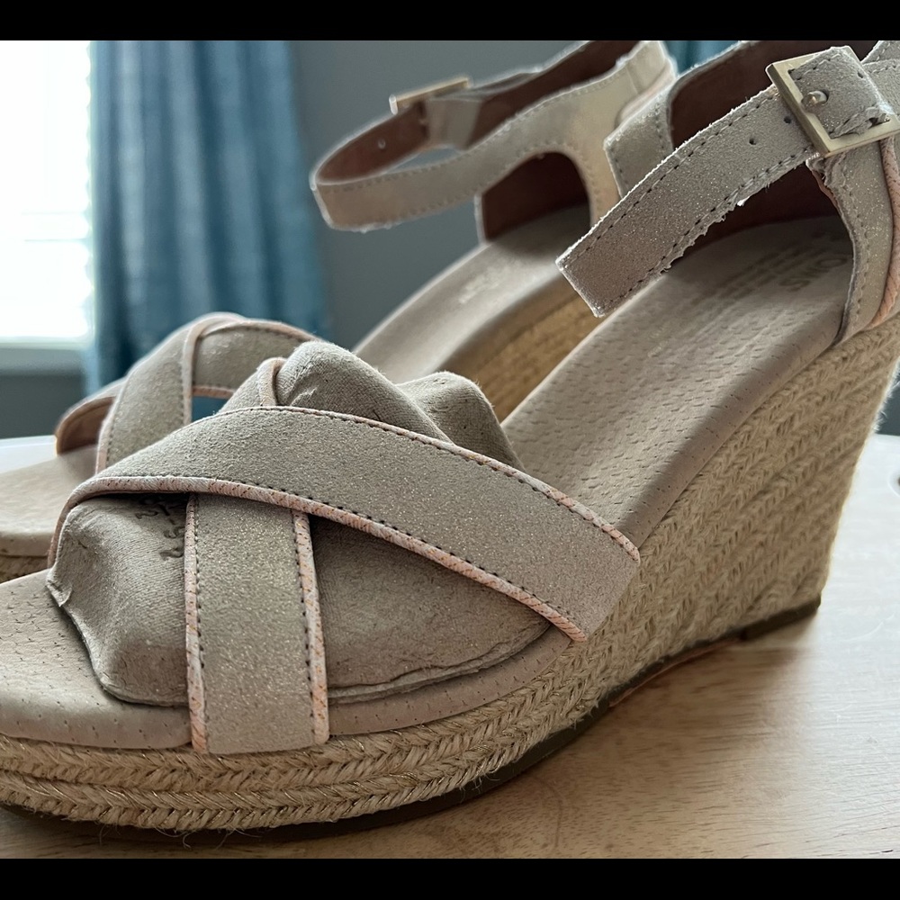 Toms Metallic Suede Strappy Wedge - size 8.5 - NWT